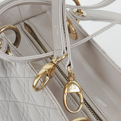 Dior Lady Dior Vintage Medium Handtasche aus Lack-Kalbsleder