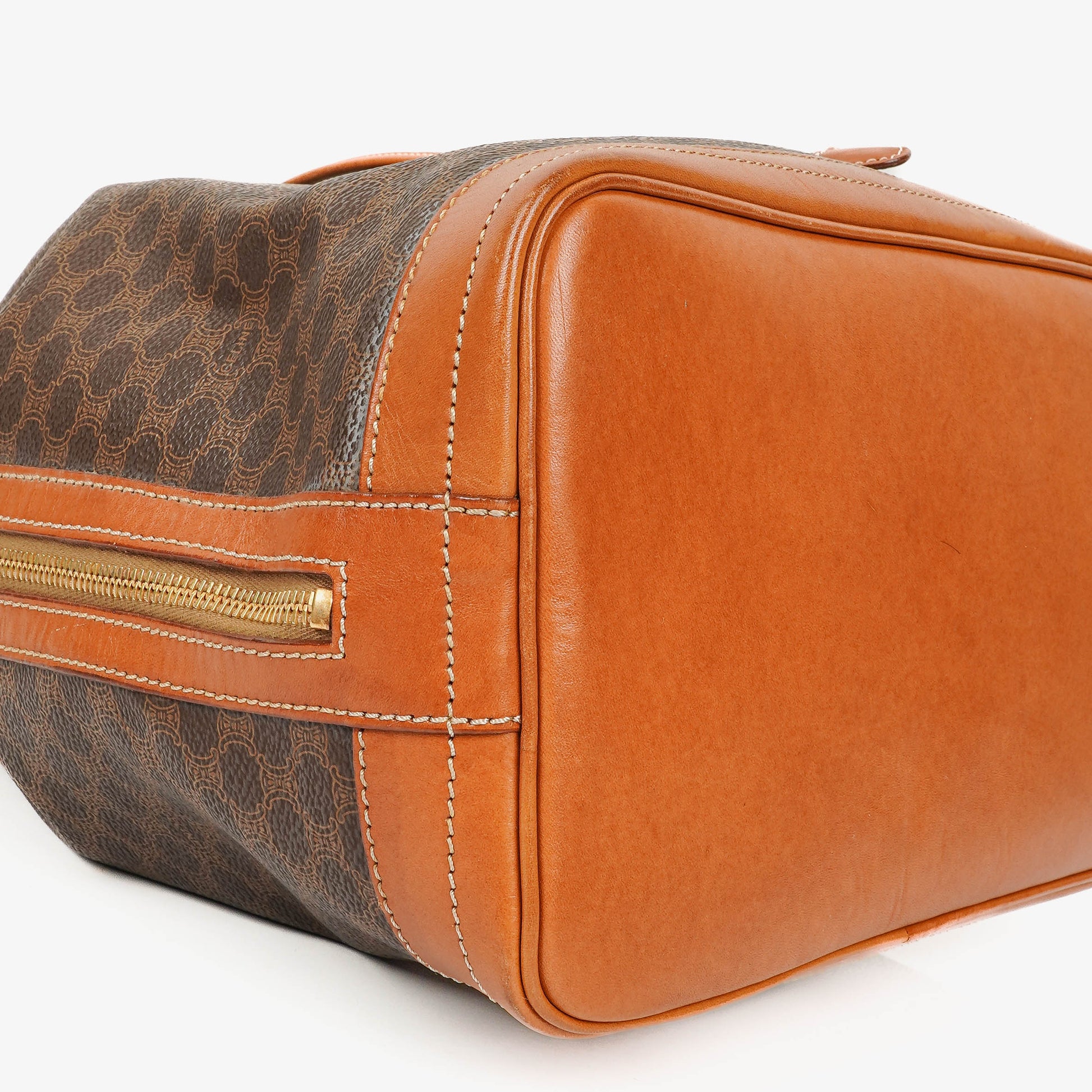 CELINE Vintage Macadam Triomphe Beuteltasche mit Kordelzug in Braun