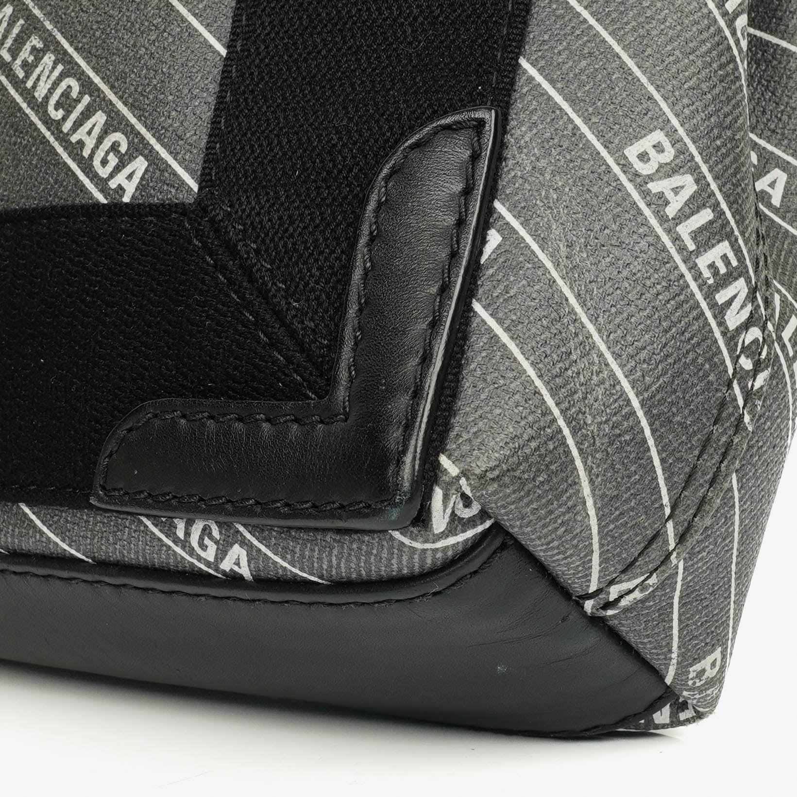 Balenciaga Cabas XS aus Navy Canvas und Kalbsleder mit Logo-Print
