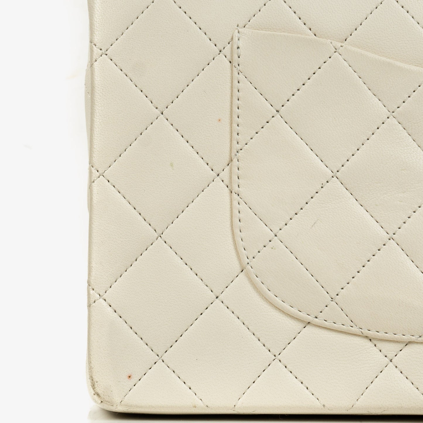 Chanel Medium Classic Vintage Double Flap Tasche aus weißem gestepptem Lammleder mit 24K-vergoldeter Hardware