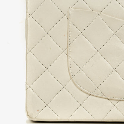 Chanel Medium Classic Vintage Double Flap Tasche aus weißem gestepptem Lammleder mit 24K-vergoldeter Hardware