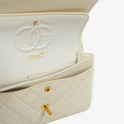 Chanel Medium Classic Vintage Double Flap Tasche aus weißem gestepptem Lammleder mit 24K-vergoldeter Hardware