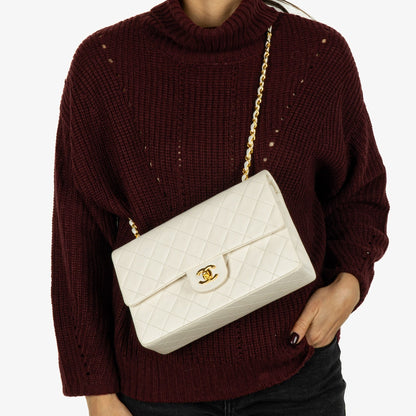 Chanel Medium Classic Vintage Double Flap Tasche aus weißem gestepptem Lammleder mit 24K-vergoldeter Hardware