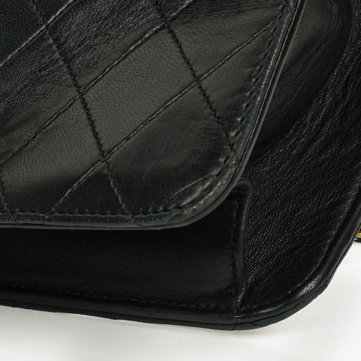 Chanel Classic Single Flap Bag aus schwarzem gestepptem Lammleder mit 24K vergoldeter Hardware