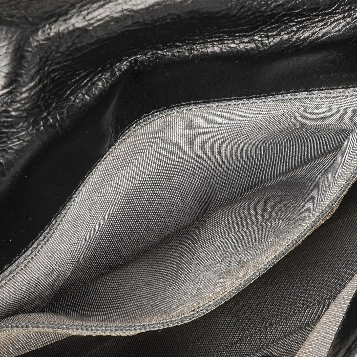 CHANEL Single Flap Bag aus schwarzem gestepptem Leder