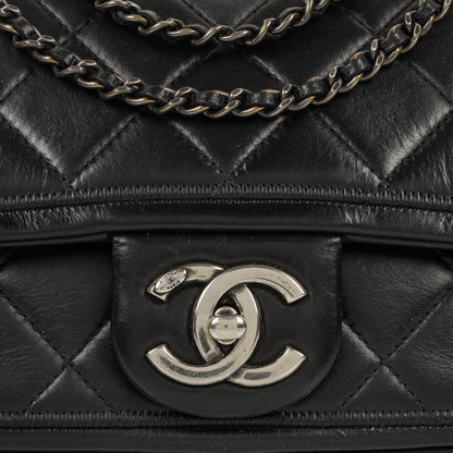 CHANEL Single Flap Bag aus schwarzem gestepptem Leder