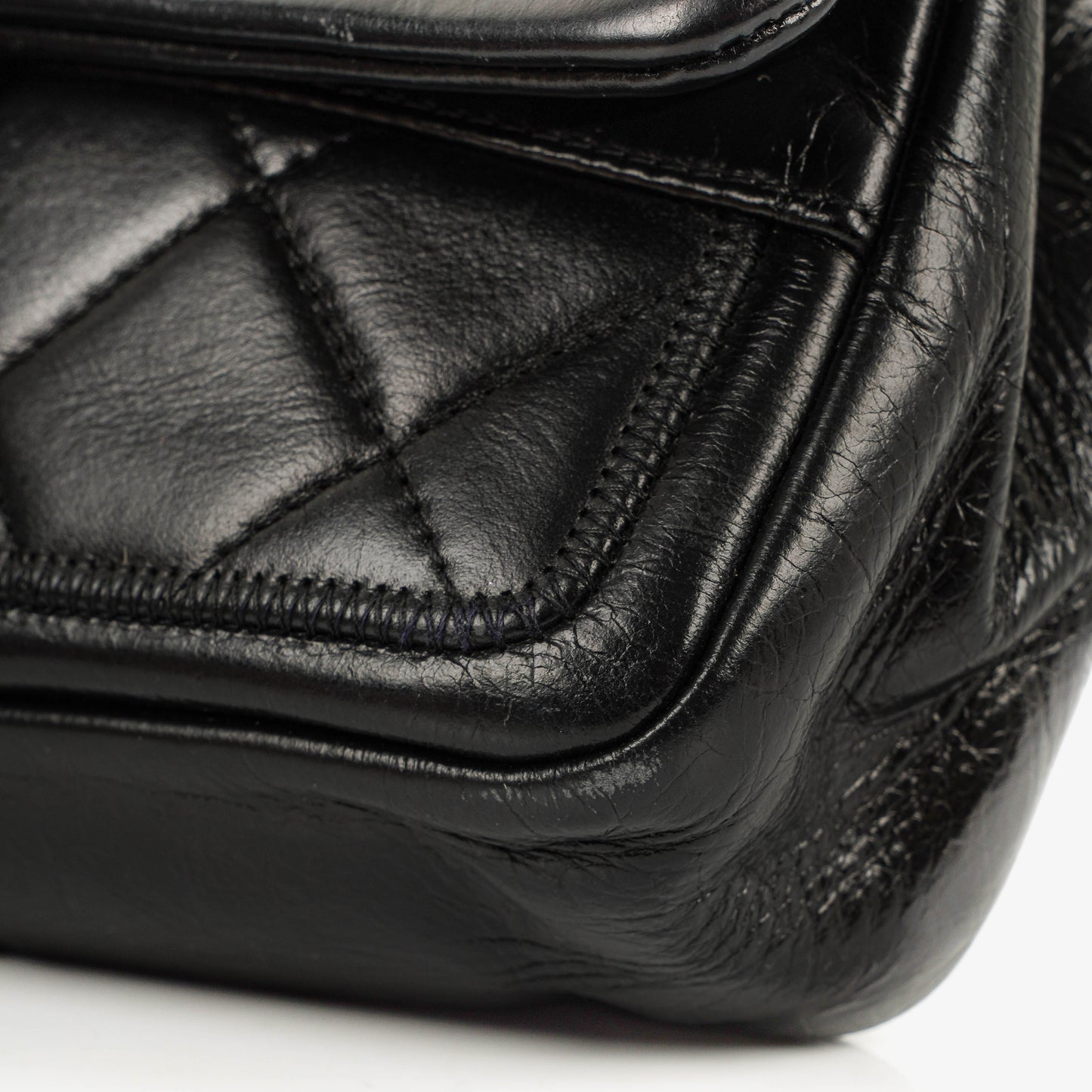 CHANEL Single Flap Bag aus schwarzem gestepptem Leder