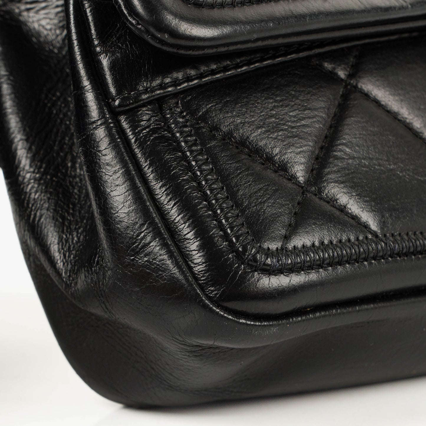 CHANEL Single Flap Bag aus schwarzem gestepptem Leder
