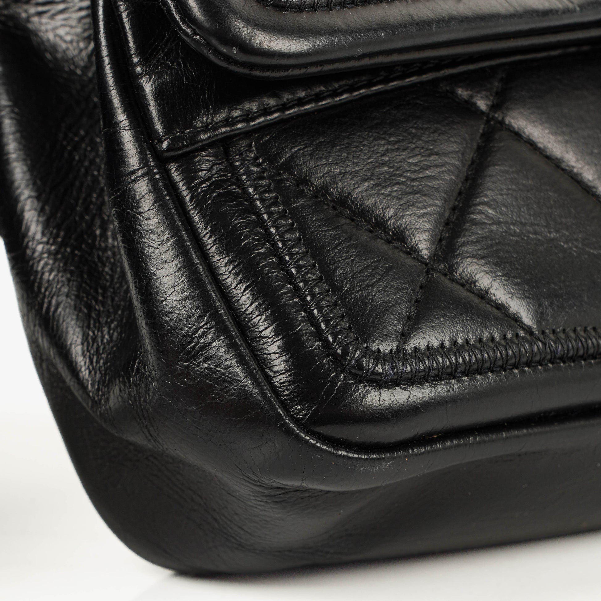 CHANEL Single Flap Bag aus schwarzem gestepptem Leder