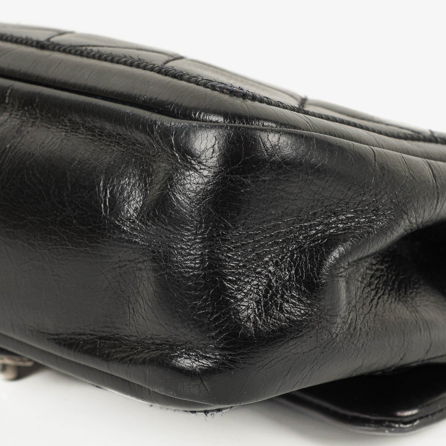 CHANEL Single Flap Bag aus schwarzem gestepptem Leder