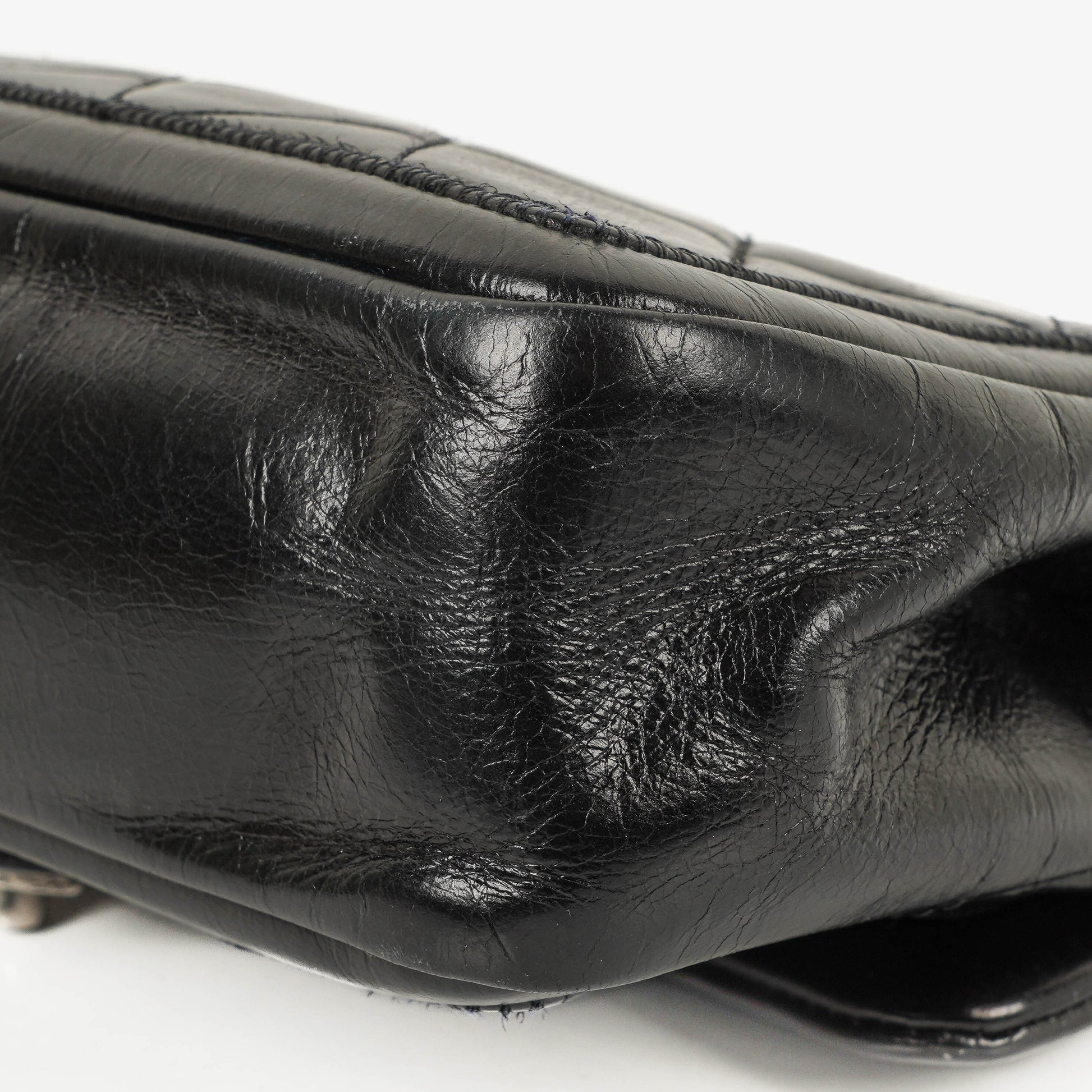 CHANEL Single Flap Bag aus schwarzem gestepptem Leder