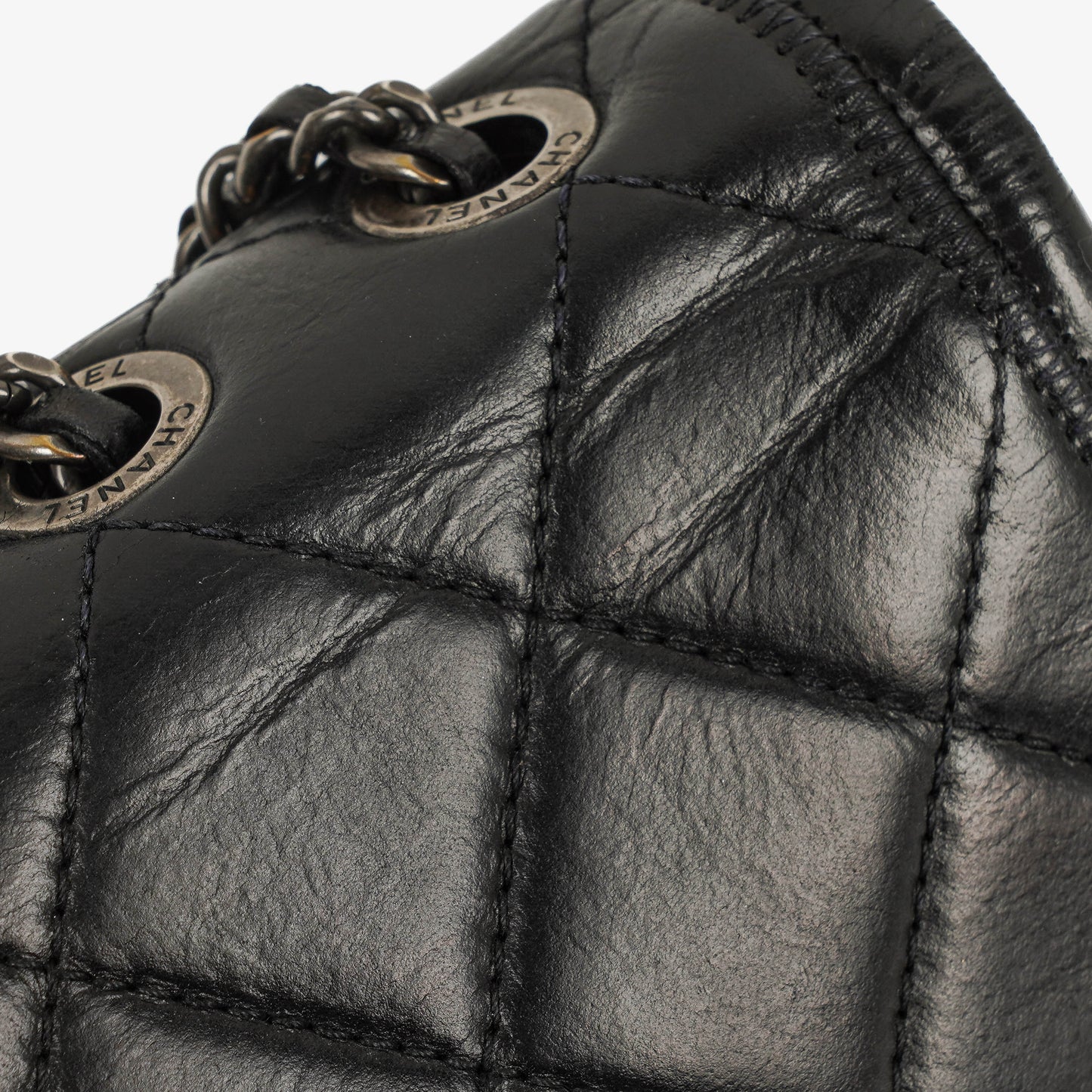 CHANEL Single Flap Bag aus schwarzem gestepptem Leder