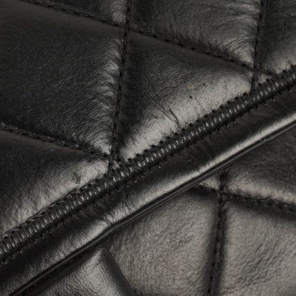 CHANEL Single Flap Bag aus schwarzem gestepptem Leder