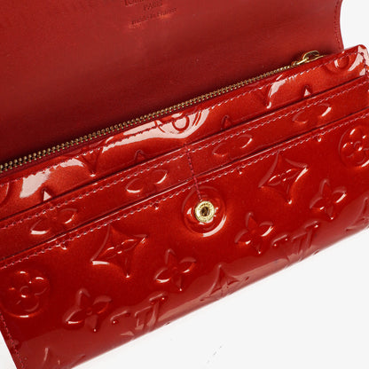 Louis Vuitton Sarah Geldbörse in Rouge Rot aus Monogram Vernis