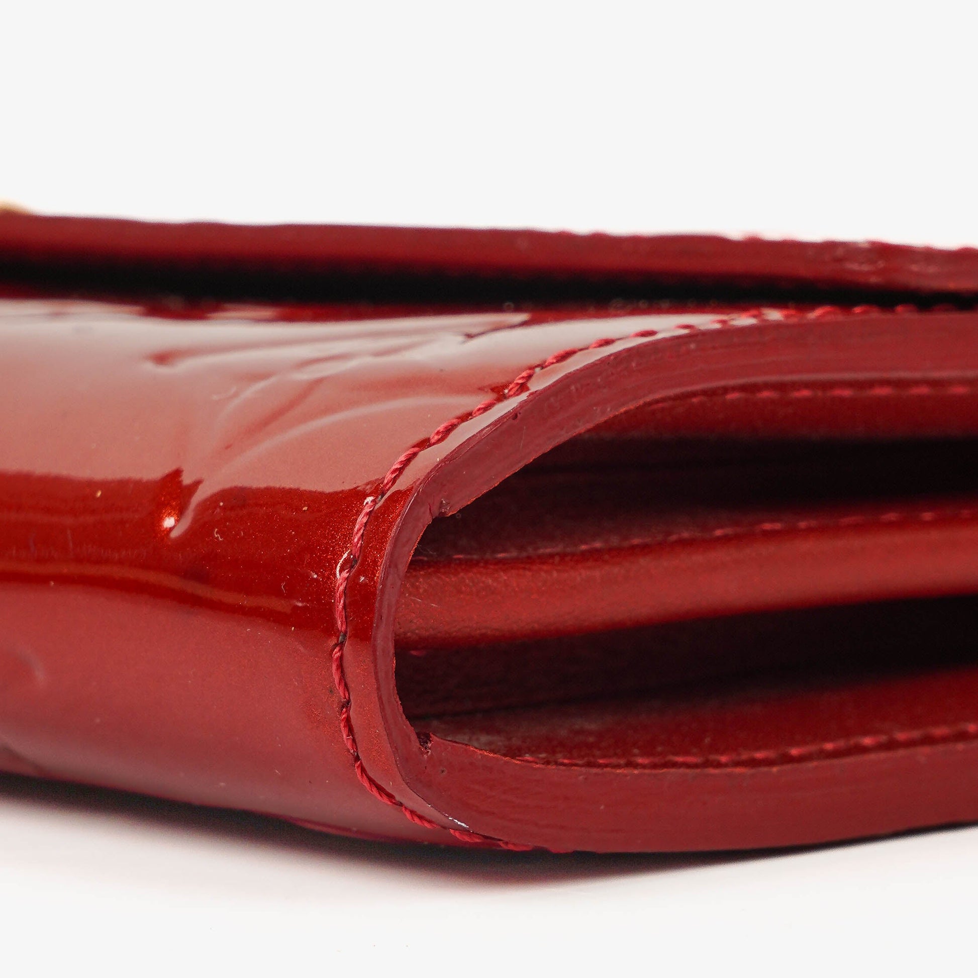 Louis Vuitton Sarah Geldbörse in Rouge Rot aus Monogram Vernis