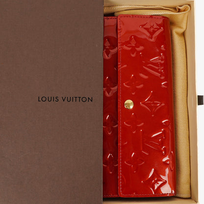 Louis Vuitton Sarah Geldbörse in Rouge Rot aus Monogram Vernis