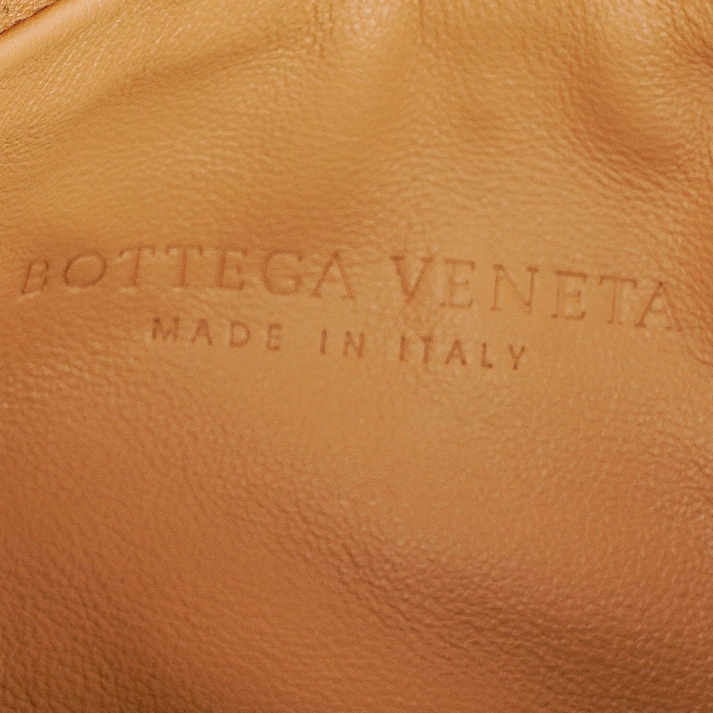Bottega Veneta Mini Jodie Tasche aus beigem Leder
