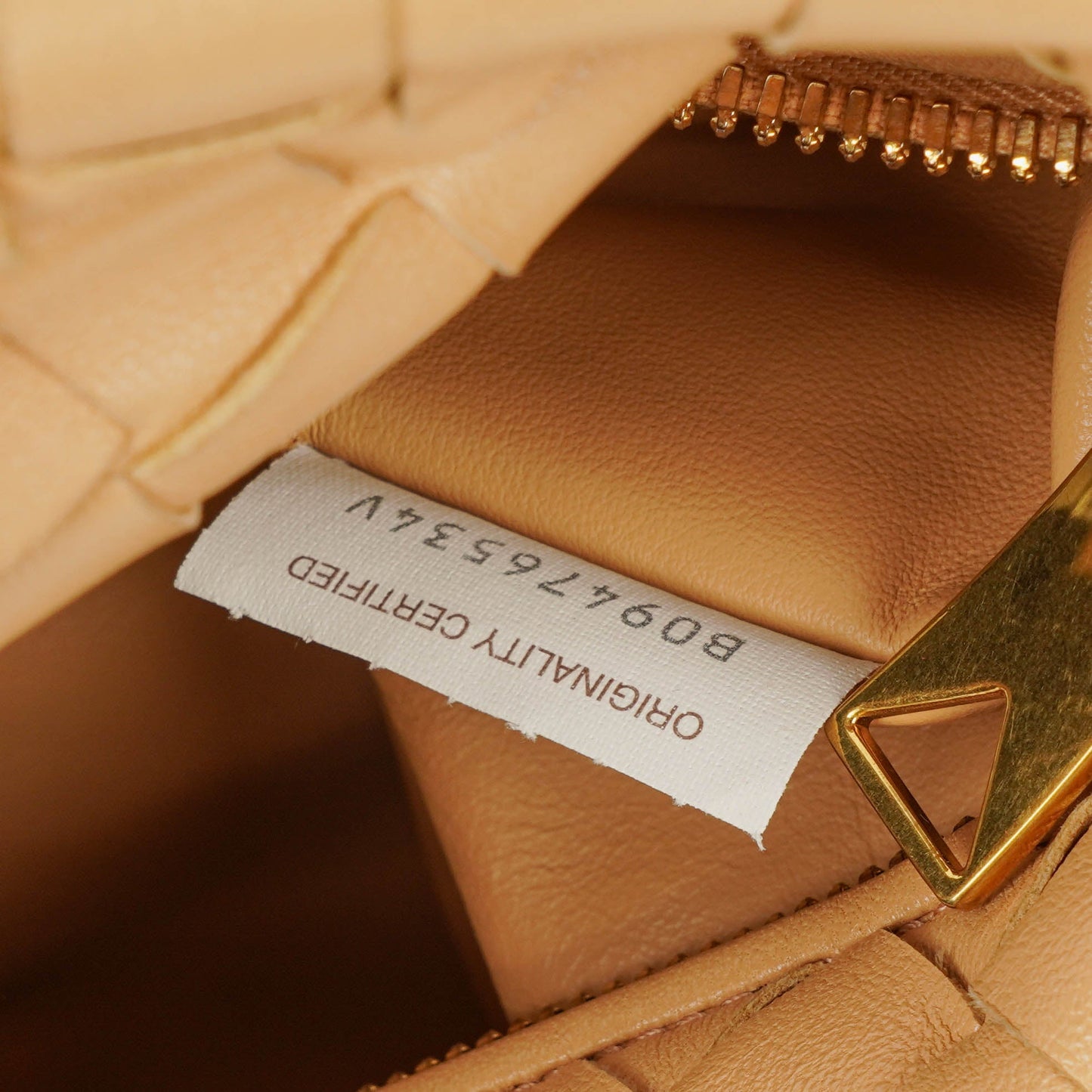 Bottega Veneta Mini Jodie Tasche aus beigem Leder