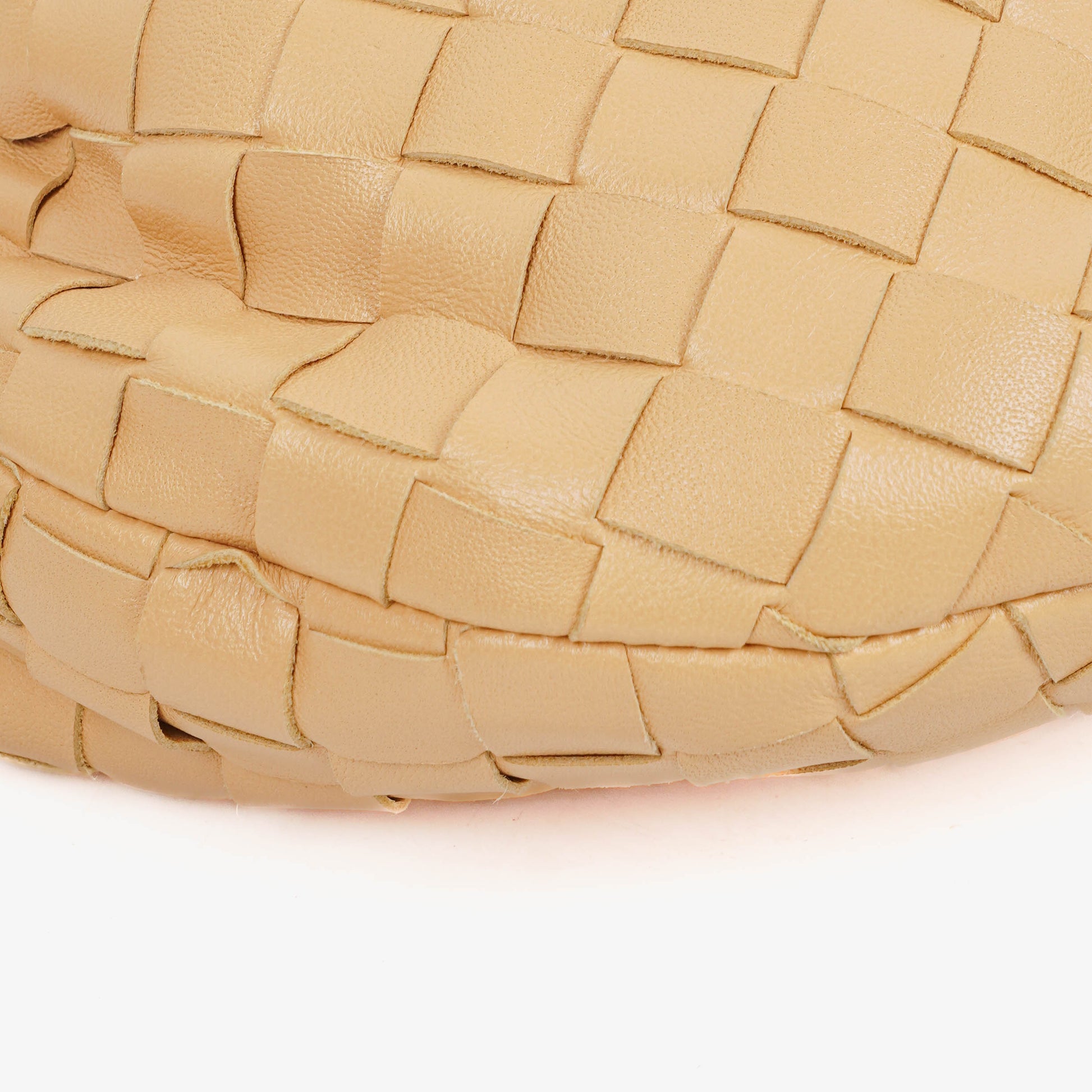 Bottega Veneta Mini Jodie Tasche aus beigem Leder