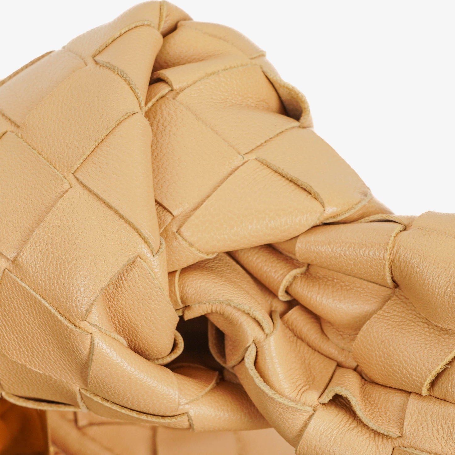 Bottega Veneta Mini Jodie Tasche aus beigem Leder