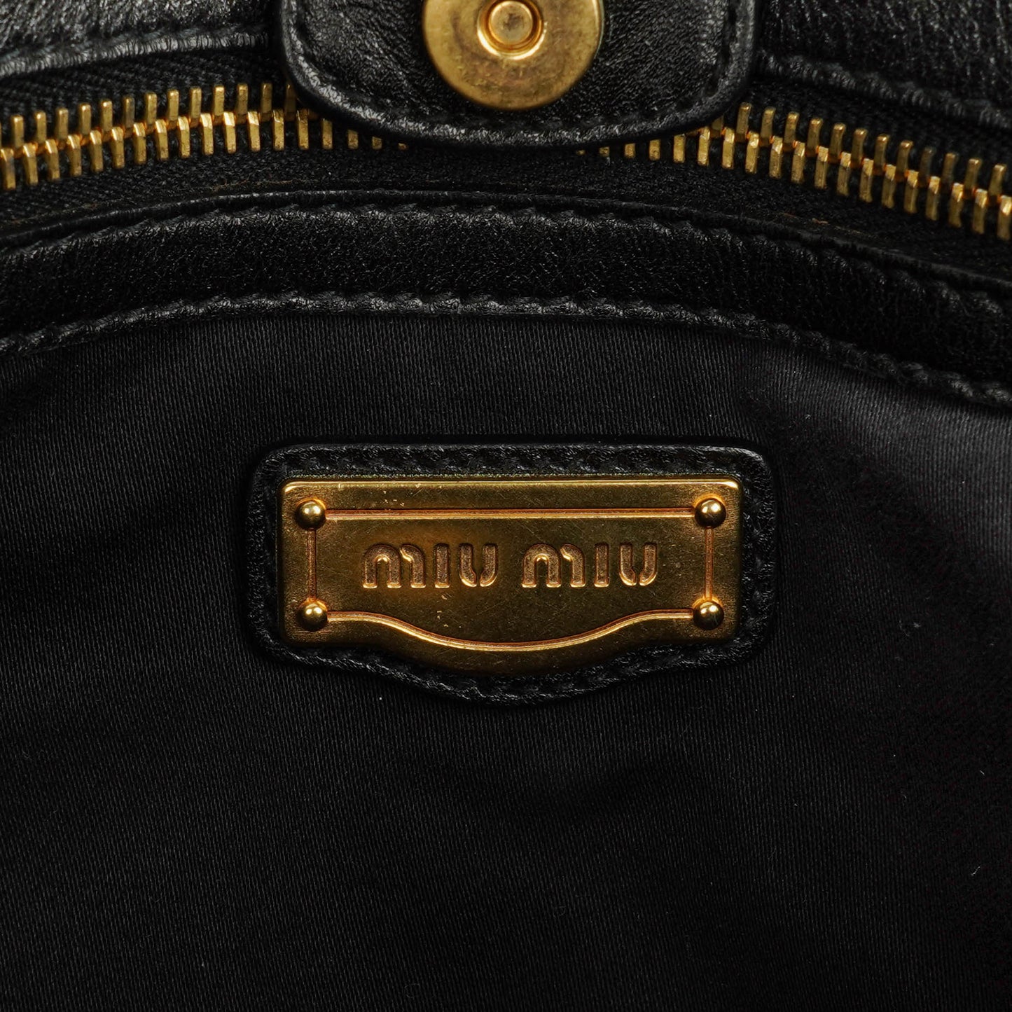 Miu Miu Vitello Satchel Tasche in Schwarz