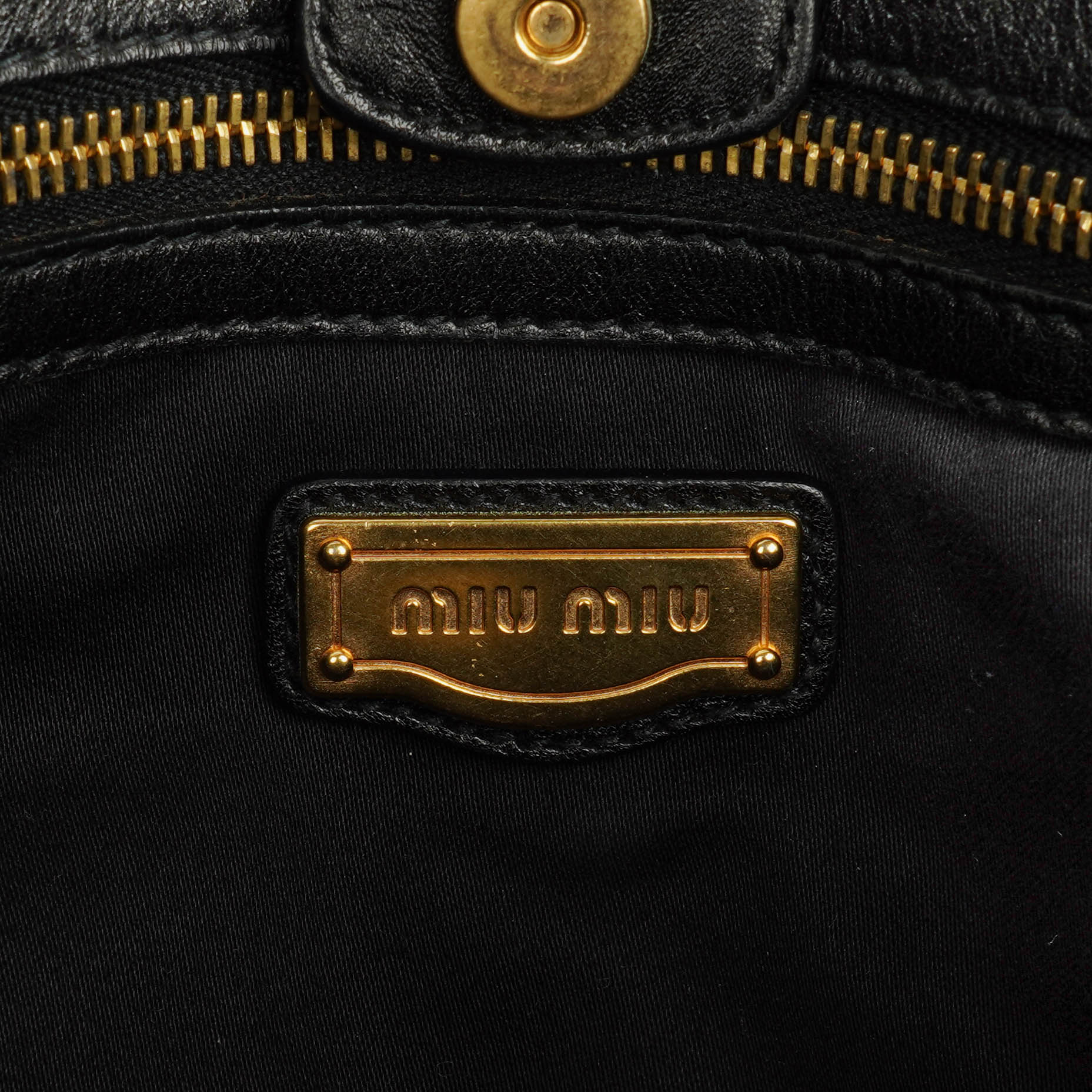 Miu Miu Vitello Satchel Tasche in Schwarz
