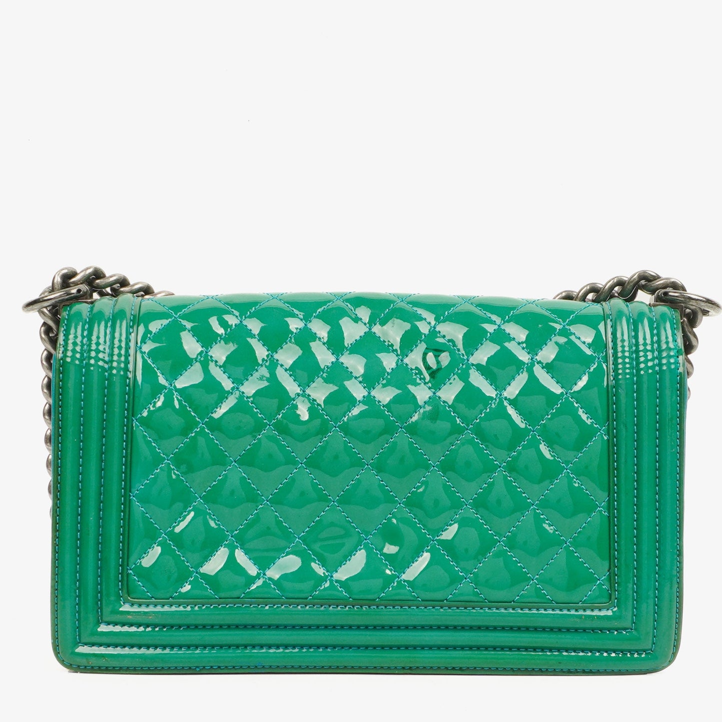 CHANEL Old Medium Boy Flap Bag aus grünem Lackleder mit Ruthenium-Beschlägen