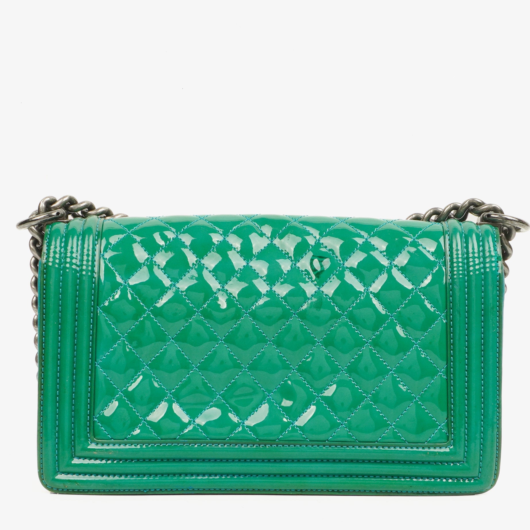 CHANEL Old Medium Boy Flap Bag aus grünem Lackleder mit Ruthenium-Beschlägen
