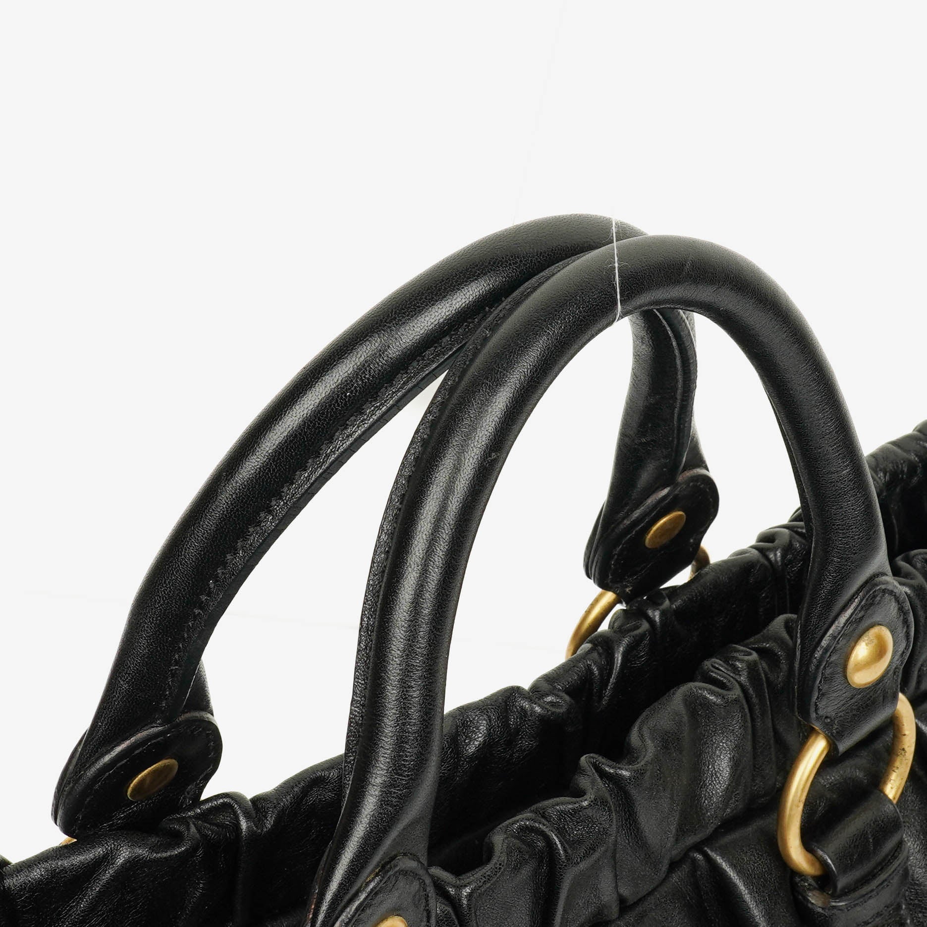 Miu Miu Vitello Satchel Tasche in Schwarz