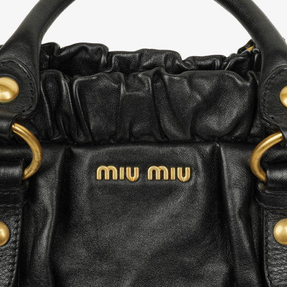 Miu Miu Vitello Satchel Tasche in Schwarz