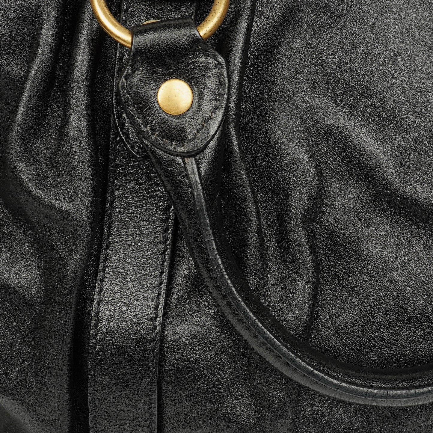 Miu Miu Vitello Satchel Tasche in Schwarz