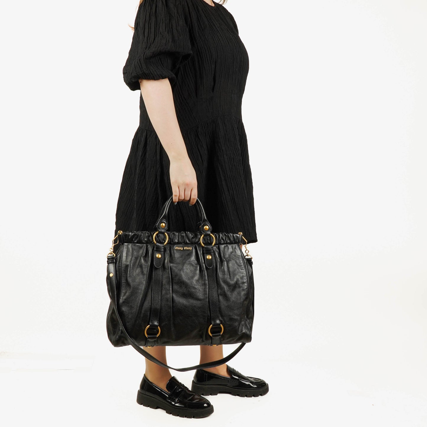 Miu Miu Vitello Satchel Tasche in Schwarz