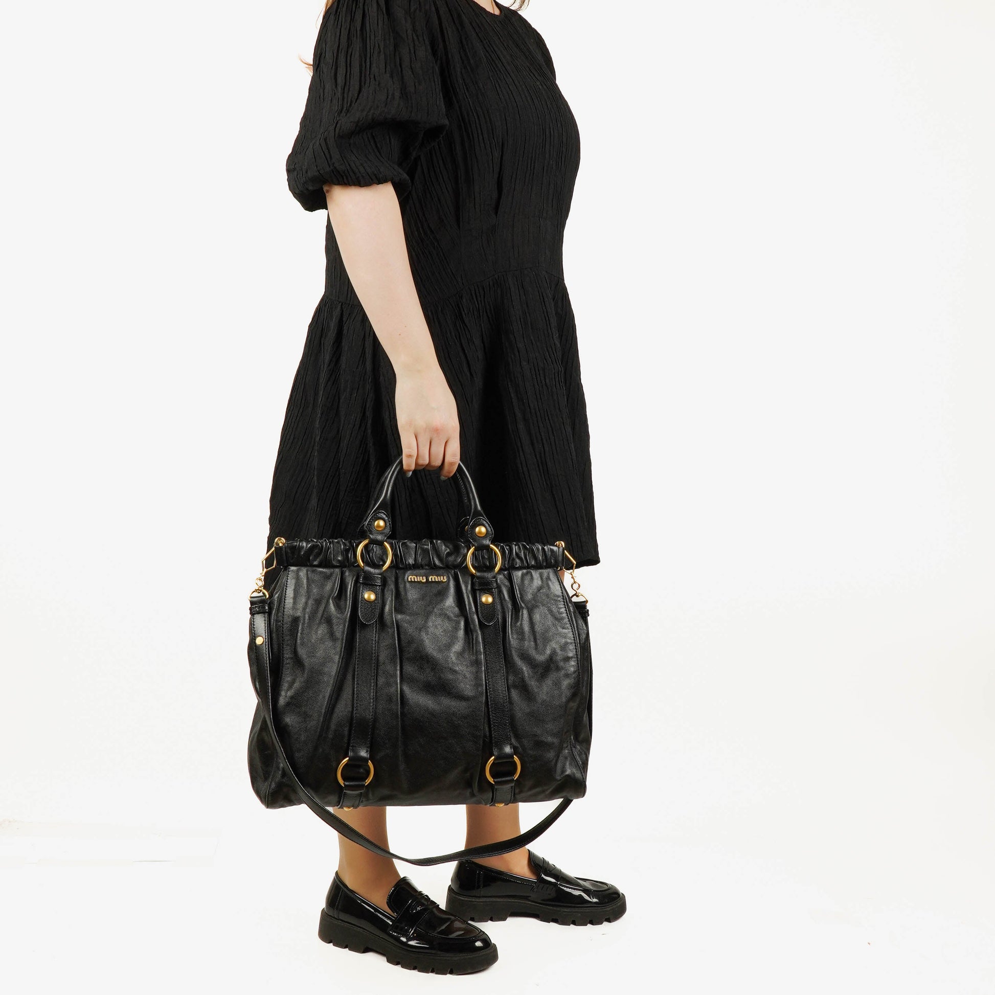 Miu Miu Vitello Satchel Tasche in Schwarz