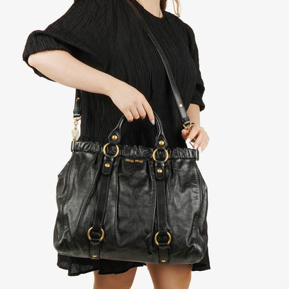 Miu Miu Vitello Satchel Tasche in Schwarz
