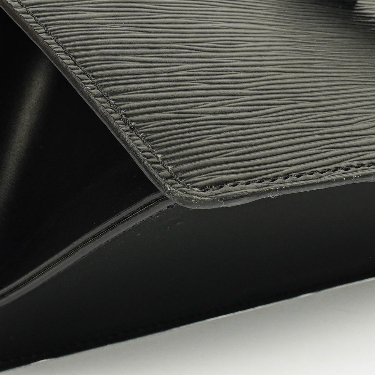 Louis Vuitton Sac Triangle Tasche aus schwarzem Epi-Leder