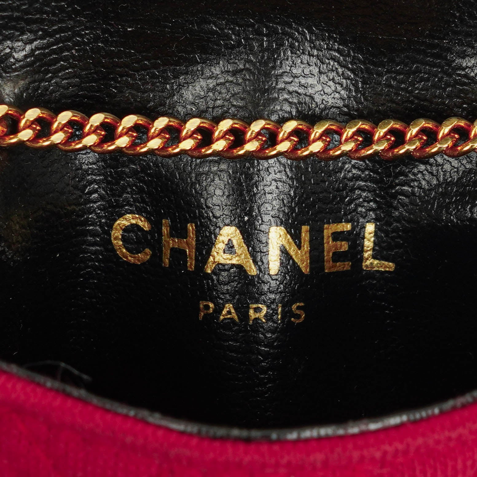 CHANEL Micro Flap Bag aus rotem gestepptem Jersey
