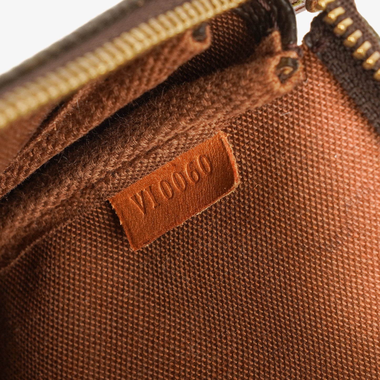 Louis Vuitton Pochette Accessoires Clutch aus Monogram Canvas