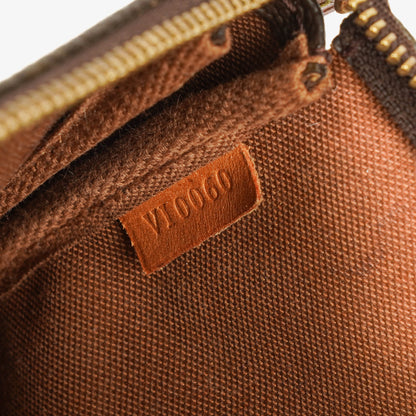 Louis Vuitton Pochette Accessoires Clutch aus Monogram Canvas