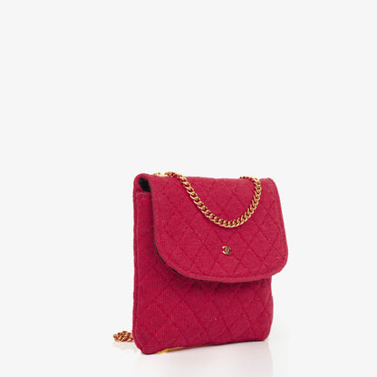 CHANEL Micro Flap Bag aus rotem gestepptem Jersey