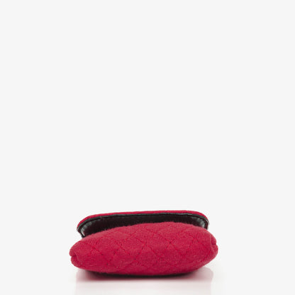 CHANEL Micro Flap Bag aus rotem gestepptem Jersey