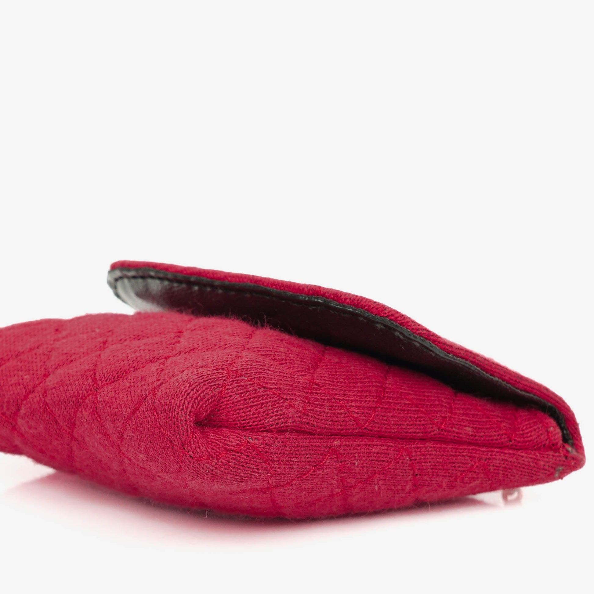 CHANEL Micro Flap Bag aus rotem gestepptem Jersey