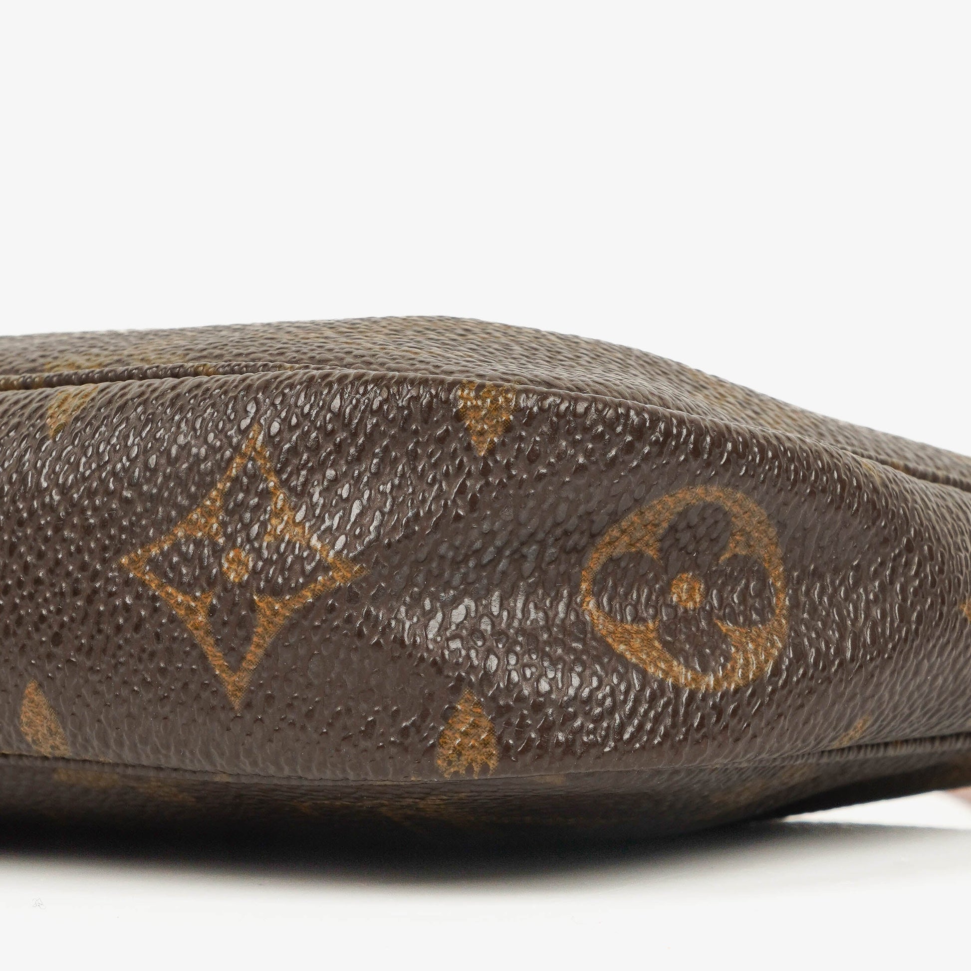 Louis Vuitton Pochette Accessoires Clutch aus Monogram Canvas