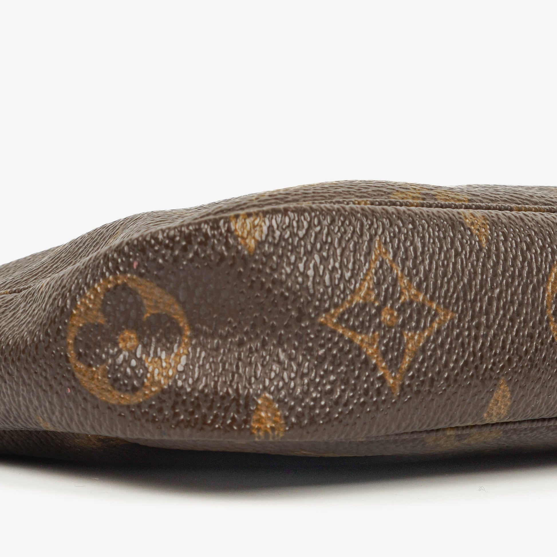 Louis Vuitton Pochette Accessoires Clutch aus Monogram Canvas