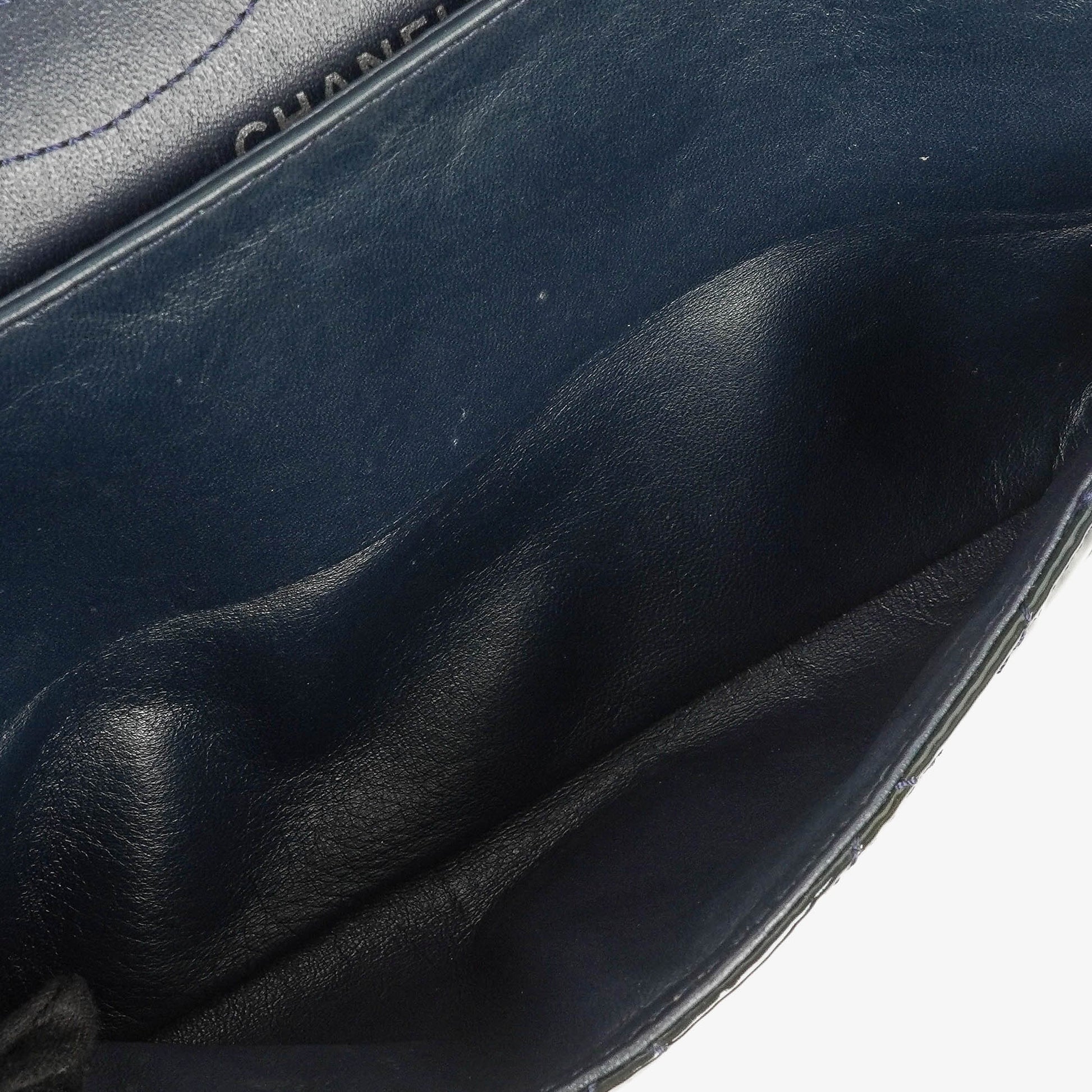 CHANEL 2.55 Reissue Double Flap aus Lackleder mit Ruthenium-Hardware