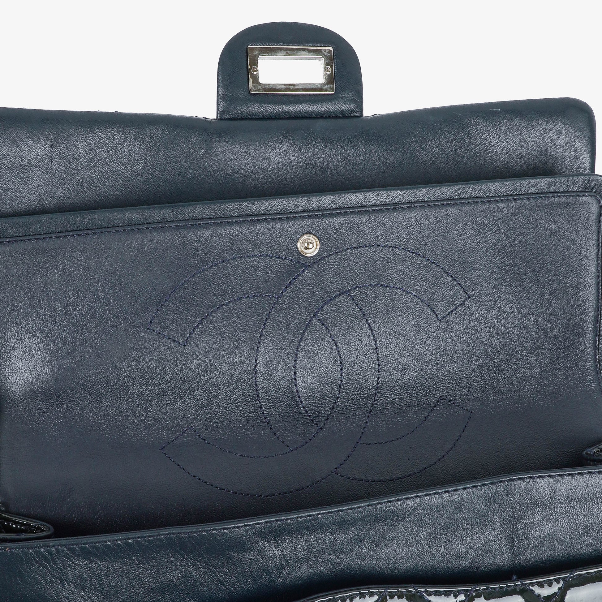 CHANEL 2.55 Reissue Double Flap aus Lackleder mit Ruthenium-Hardware