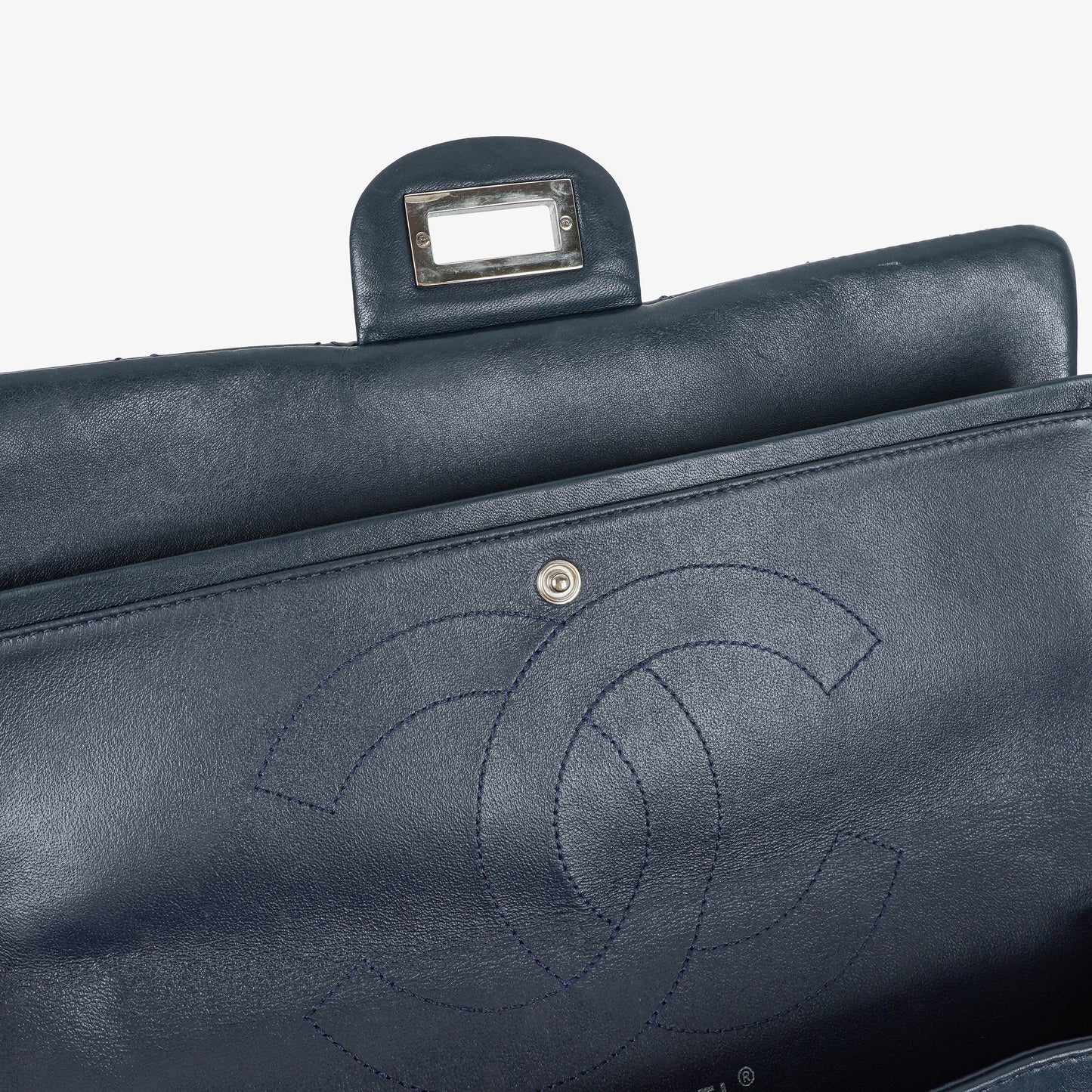 CHANEL 2.55 Reissue Double Flap aus Lackleder mit Ruthenium-Hardware