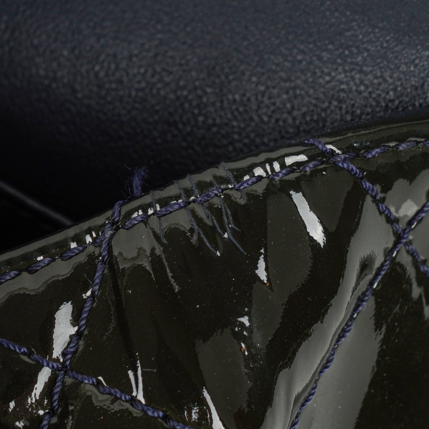 CHANEL 2.55 Reissue Double Flap aus Lackleder mit Ruthenium-Hardware