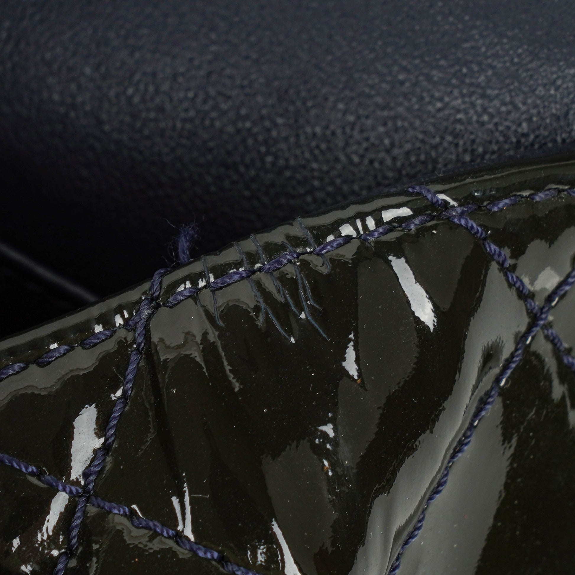 CHANEL 2.55 Reissue Double Flap aus Lackleder mit Ruthenium-Hardware
