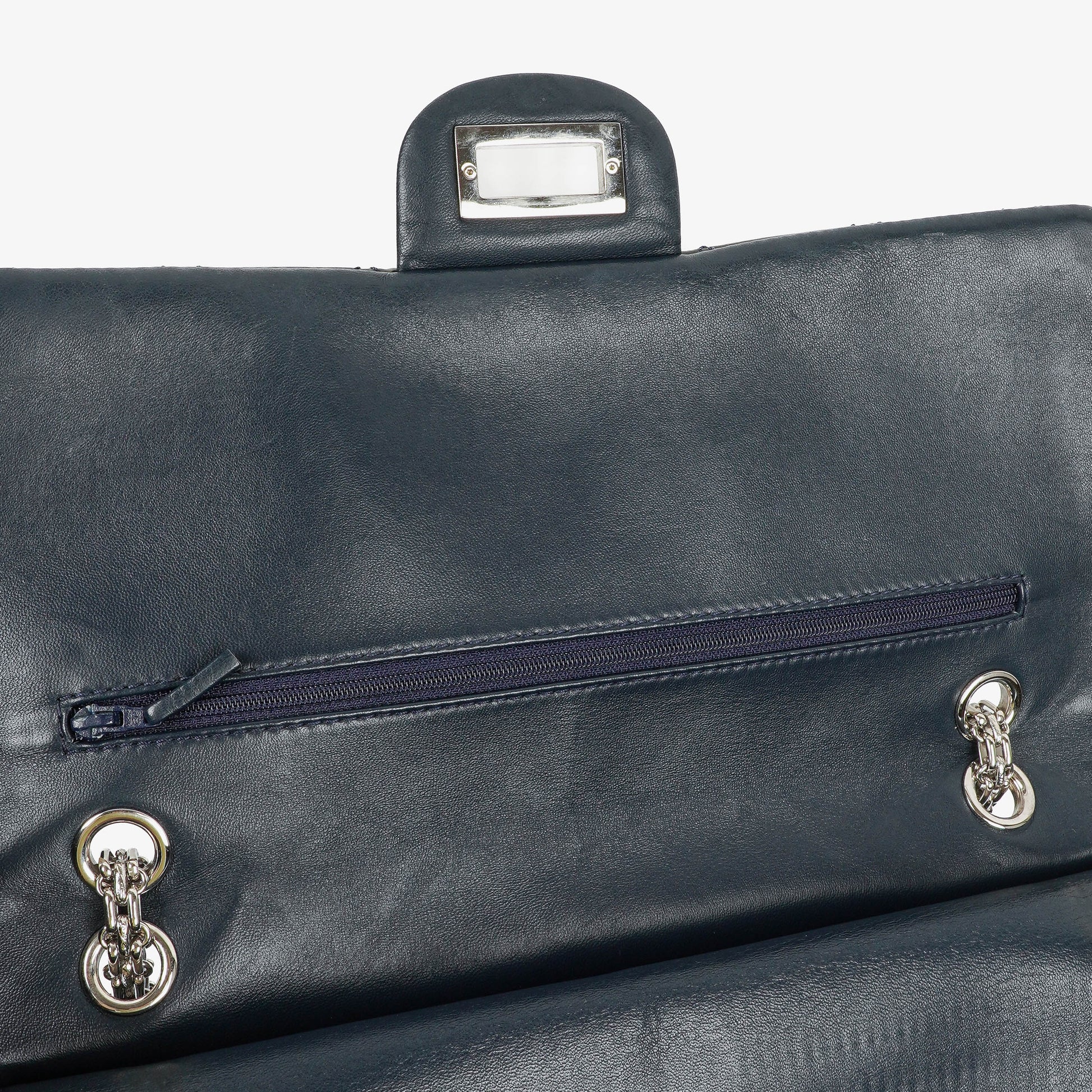 CHANEL 2.55 Reissue Double Flap aus Lackleder mit Ruthenium-Hardware