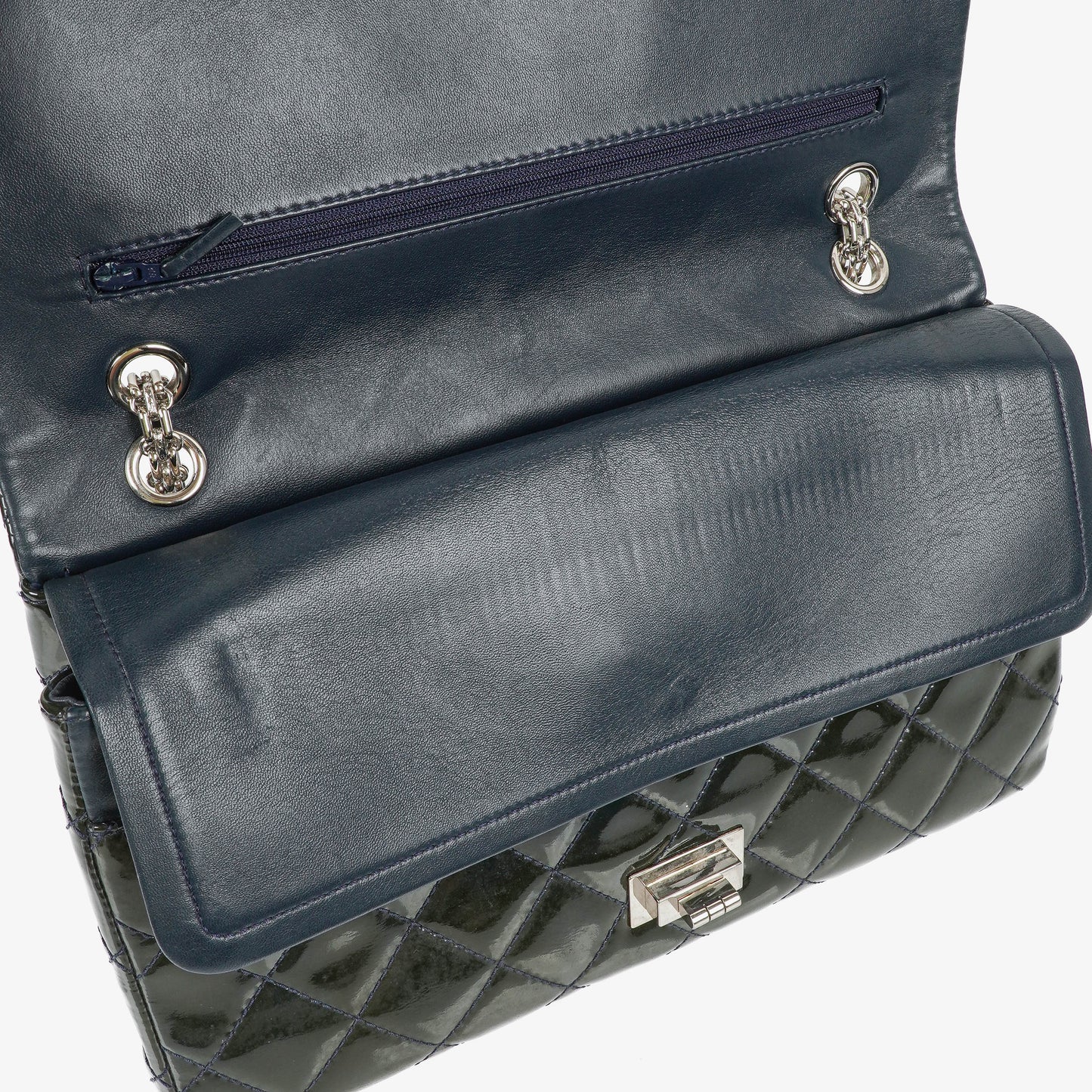 CHANEL 2.55 Reissue Double Flap aus Lackleder mit Ruthenium-Hardware